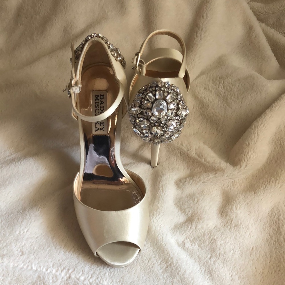 WORN ONCE! Champagne Badgley Mischka Jewel Heels